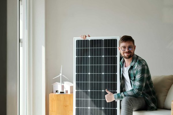Recyclage des panneaux solaires : enjeux et solutions écologiques